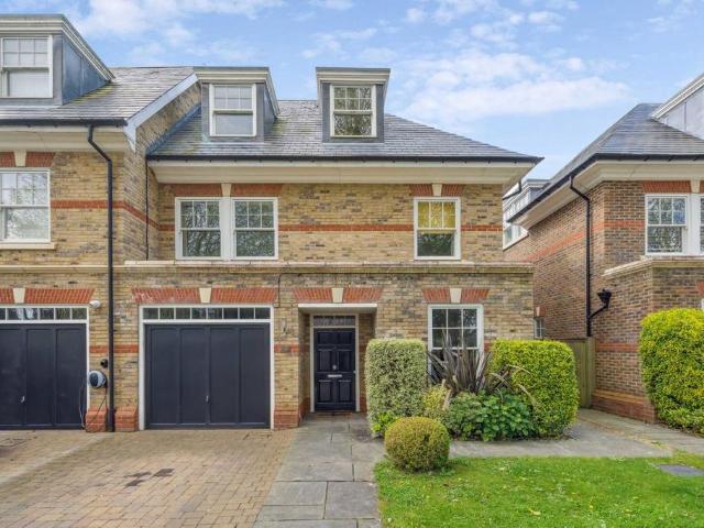 Ormond Avenue, Hampton TW12 4 bed semi detached house to rent £4,850 pcm £1,119 pw