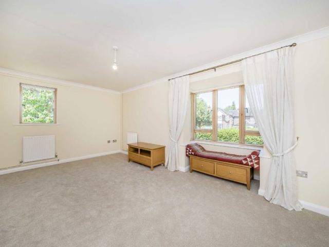 Ormond Avenue, TW12, London