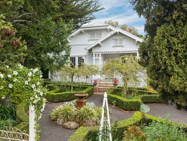 Ormond Park A Beautiful Country Cottage in Magnificent Parkland Gardens