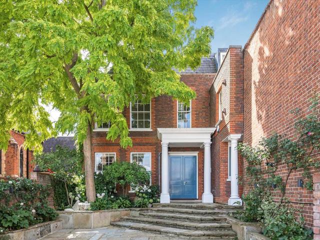 Ormond Road, Richmond TW10 8 bed detached house to rent £22,000 pcm £5,077 pw