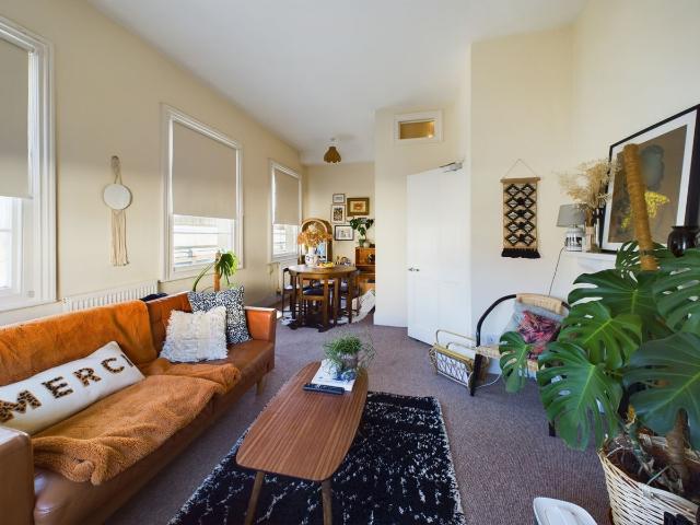 Ormond Terrace, Cheltenham GL50, 2 bed flat to rent, £1,100 pcm | PrimeLocation