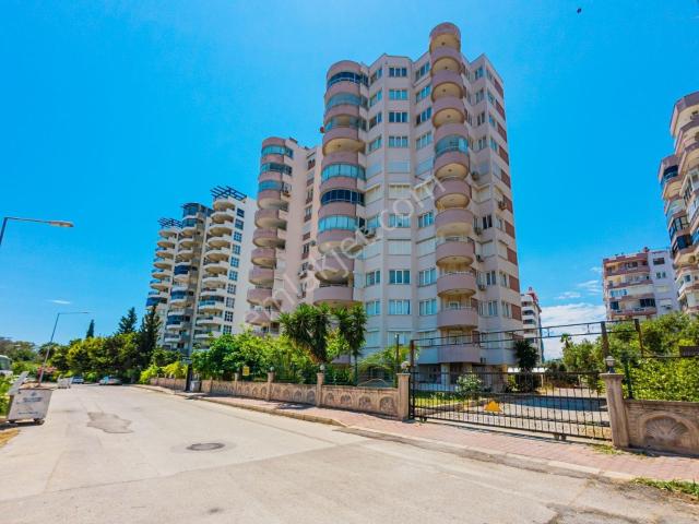 Örnekköy'de Denize 100 M. Mesafede Deniz Manzaralı Şık Daire