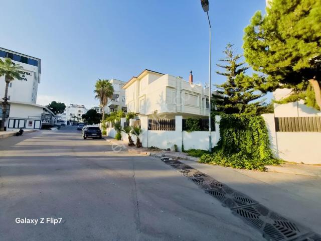 Örnekköy'de Denize 200 M Mesafede Havuzlu Lüks Villa