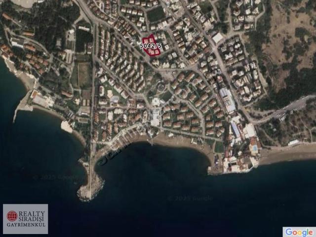 Örnekköyde Denize Yakın Sitede Kendi Bahçesi Olan Villa