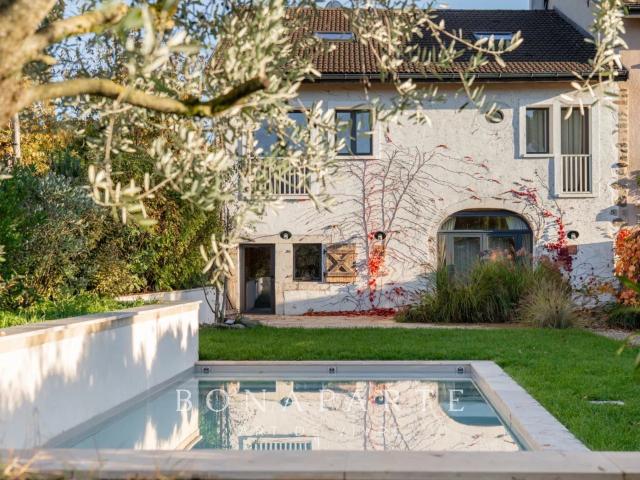 Ornex Centre Grange Rénovée Avec Piscine 281m² Ornex