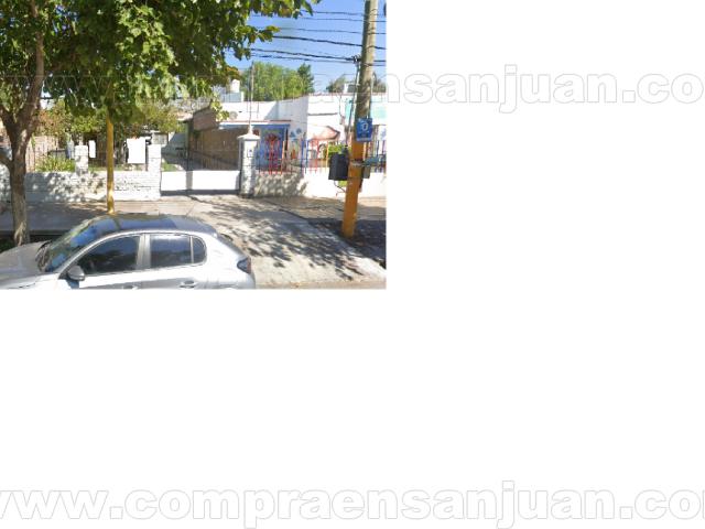 Orozco Propiedades Alquila Departamento Pb De 2 Dormitorios Con Espacio Vehicular Frente Plaza Santa Lucia