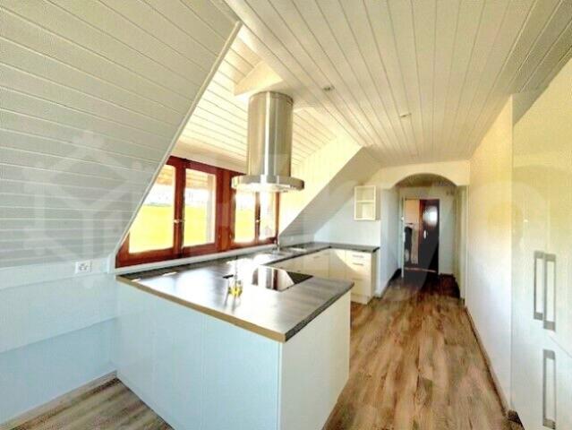 ORON 19, 3,5 Zimmer Gebäude auf Dachboden