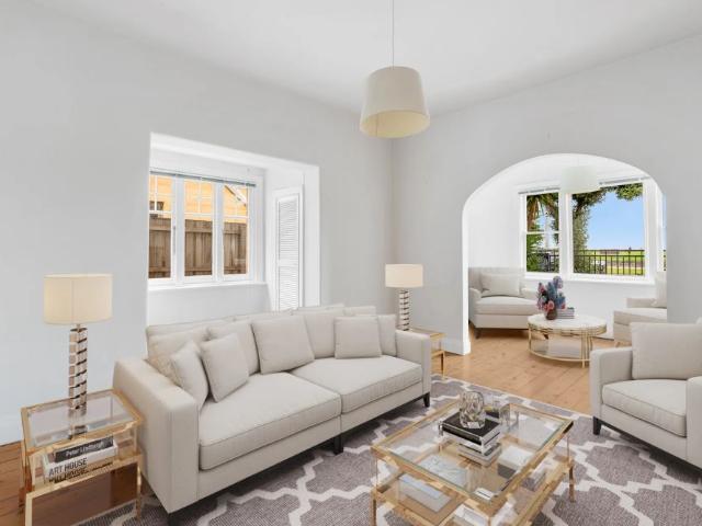 'ORAMA' LARGE BEACHFRONT WITH LOCK UP GARAGE !