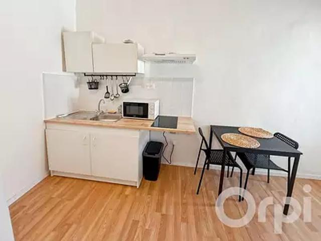 Orange 84100 Location appartement 1 pièce t1 au dernier étage