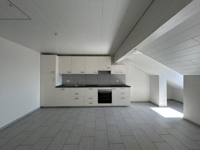 Orbe, eine schöne 3 Zimmer Wohnung auf dem Dachboden