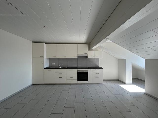 Orbe, eine schöne 3 Zimmer Wohnung auf dem Dachboden