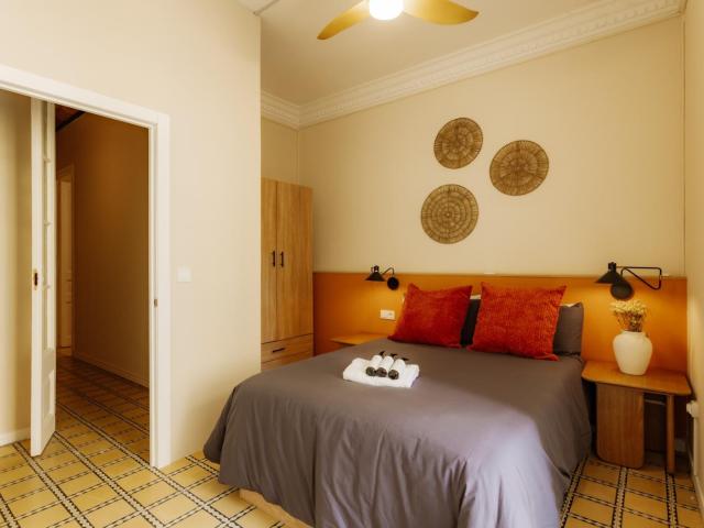 ORBE R4 Private room double bed, with private studio in enclosed balcony