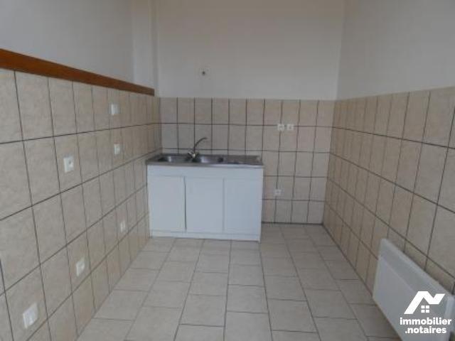 ORBEC Centre ville, place de la mairie. Appartement en duplex