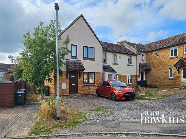 Orchard Mead, Royal Wootton Bassett, SN4 2 bed end of terrace house to rent £1,100 pcm £254 pw