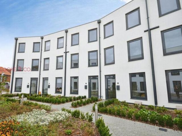 Orchard Mews, Ramsgate, CT11 7FE 3 bed house to rent £1,700 pcm £392 pw