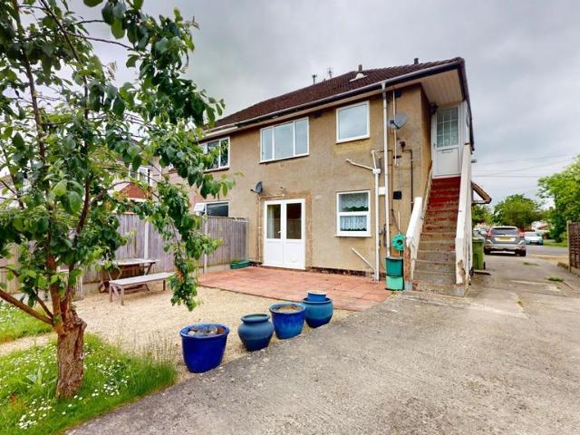 Orchard Avenue, Cheltenham 2 bed ground floor maisonette to rent £1,050 pcm £242 pw