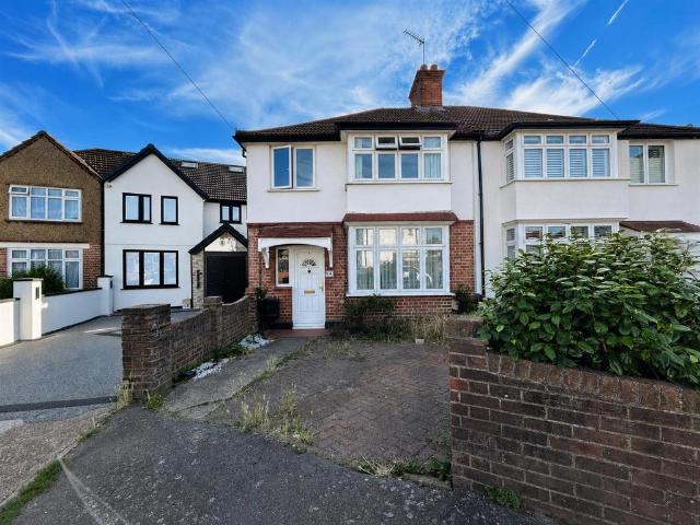 Orchard Avenue, Hounslow TW5 3 bed semi detached house to rent £2,700 pcm £623 pw