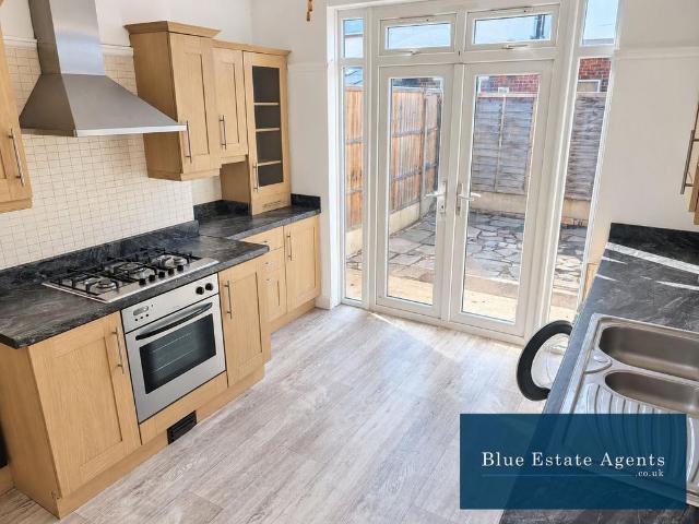 Orchard Avenue, Hounslow, TW5 4 bed semi detached house to rent £2,750 pcm £635 pw