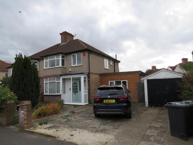 Orchard Avenue, Hounslow TW5 4 bed semi detached house to rent £2,750 pcm £635 pw