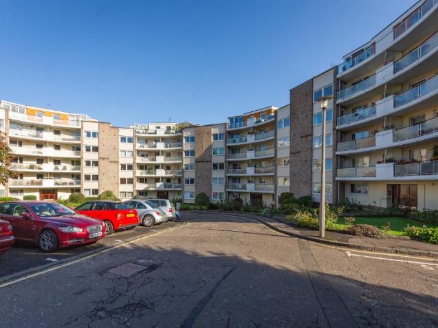 Orchard Brae Avenue, Orchard Brae. 2 bed flat to rent £1,350 pcm £312 pw