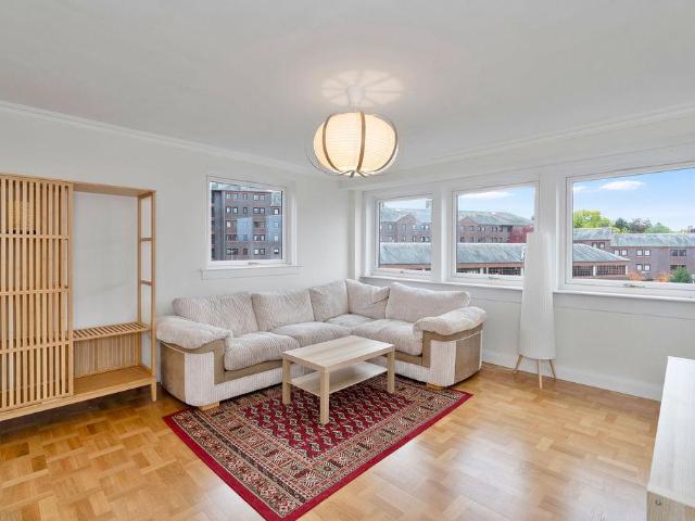 Orchard Brae Gardens, Orchard Brae. 3 bed flat to rent £1,800 pcm £415 pw