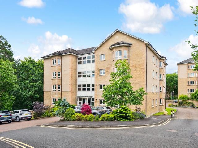 Orchard Brae, Hamilton, South Lanarkshire ML3, 3 bed flat to rent, £1,100 pcm | PrimeLocation