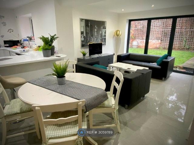 Orchard Cottages, Carlton, Nottingham NG4, Room to rent, £495 pcm | PrimeLocation