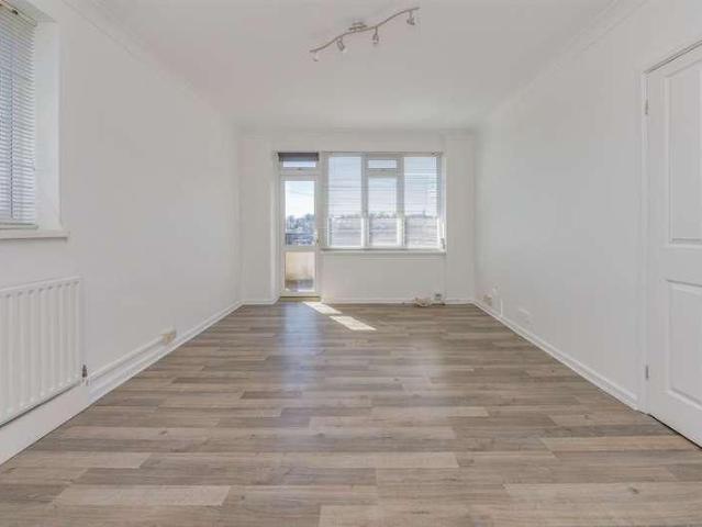 Orchard Court, Avenue Road, N14
