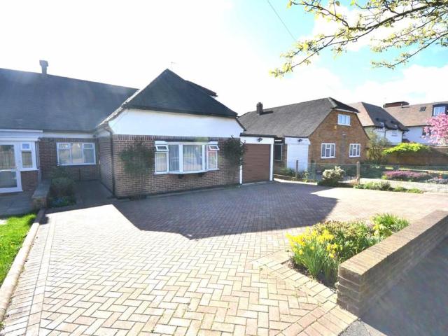 Orchard Drive, Theydon Bois 4 bed semi detached house to rent £2,800 pcm £646 pw