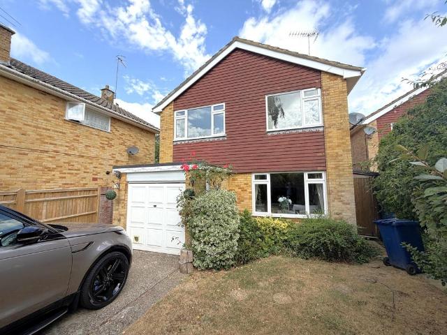 Orchard Gardens, Cranleigh, GU6 4 bed detached house to rent £2,695 pcm £622 pw