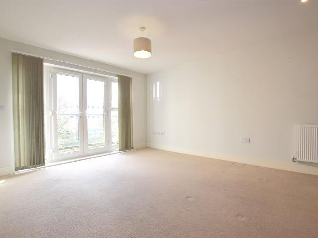Orchard Grove, Orpington, Kent BR6, 2 bed flat to rent, £1,700 pcm | PrimeLocation