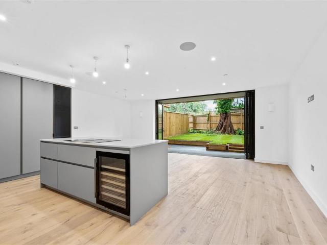 Orchard Grove, West Wimbledon, SW20 4 bed house to rent £9,000 pcm £2,077 pw