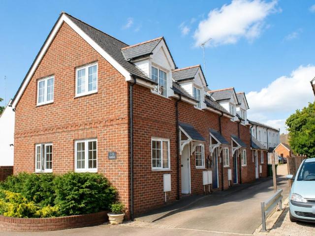 Orchard Lane, Alton, Hampshire, GU34 2 bed apartment to rent £1,000 pcm £231 pw