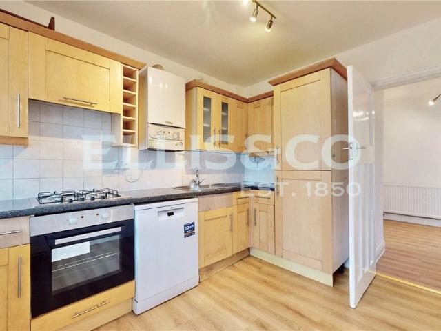 Orchard Lodge, Old Church Lane, London NW9, 2 bed property to rent, £1,900 pcm | PrimeLocation
