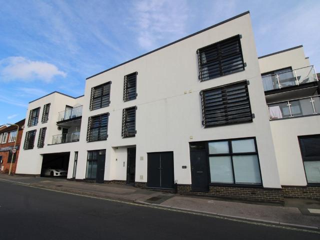 Orchard Place, Fleet, Hampshire GU51, 2 bed flat to rent, £1,650 pcm | PrimeLocation