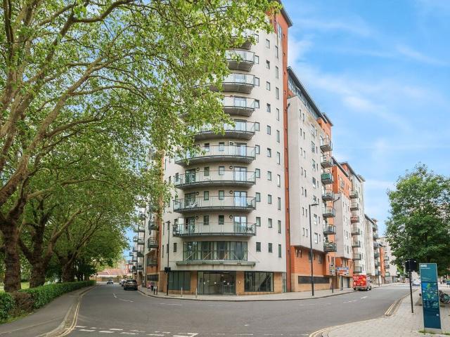 Orchard Place, Southampton, Hampshire SO14, 2 bed flat to rent, £1,600 pcm | PrimeLocation