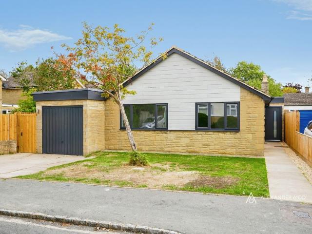 Orchard Rise, Chesterton, Bicester OX26, 3 bed bungalow to rent, £2,300 pcm | PrimeLocation
