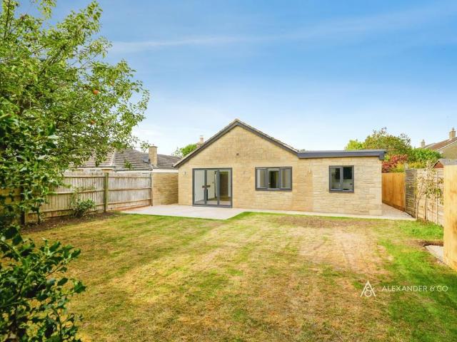 Orchard Rise, Bicester OX26 3 bed bungalow to rent £2,300 pcm £531 pw