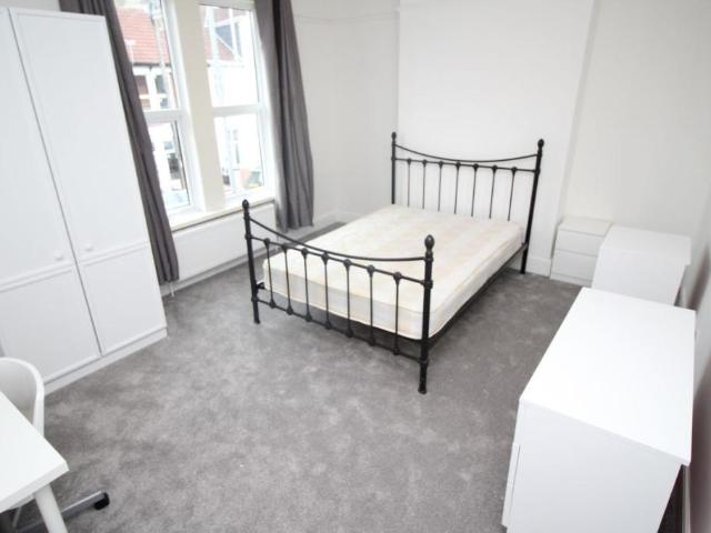 Orchard Road, Hampshire PO4 1 bed terraced house to rent £650 pcm £150 pw