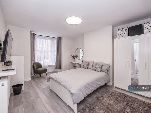 Orchard Road, Southsea, PO4 1 bed in a flat share to rent £875 pcm £202 pw