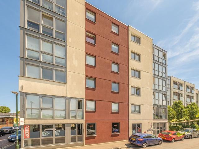 Orchard Road, Richmond TW9, 1 bed flat to rent, £1,900 pcm | PrimeLocation