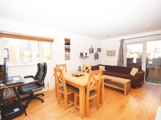 Orchard Road, Richmond, TW9