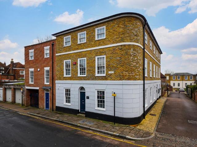 Orchard Street, Canterbury 1 bed flat to rent £1,025 pcm £237 pw