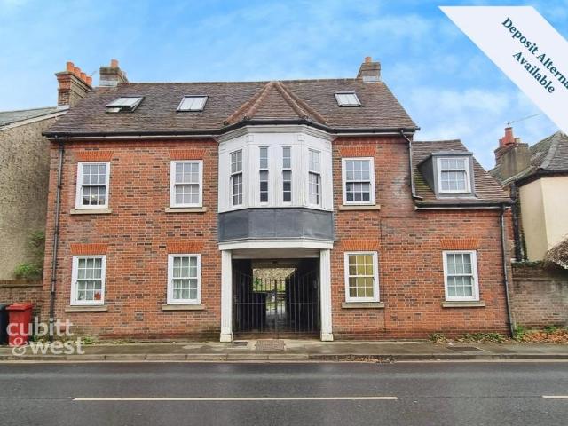 Orchard Street Chichester PO19 4 bed maisonette to rent £1,700 pcm £392 pw
