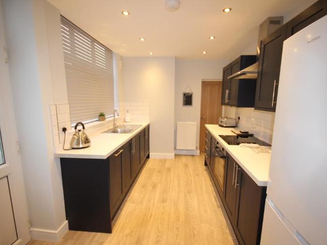 Orchard Street Rm 2, Newhall DE11 1 bed in a house share to rent £650 pcm £150 pw