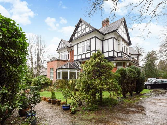 Orchard Wood, Ascot SL5 3 bed apartment to rent £2,250 pcm £519 pw