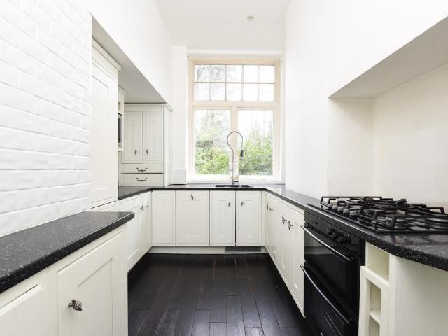 Orchard Wood, Ascot SL5 3 bed apartment to rent £2,250 pcm £519 pw