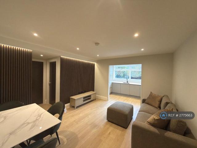 Orchid Grange, London, N14 2 bed flat to rent £1,950 pcm £450 pw