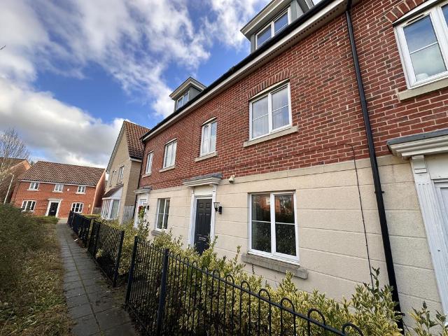 Orchid Drive, Red Lodge, BURY ST. 3 bed house to rent £1,390 pcm £321 pw
