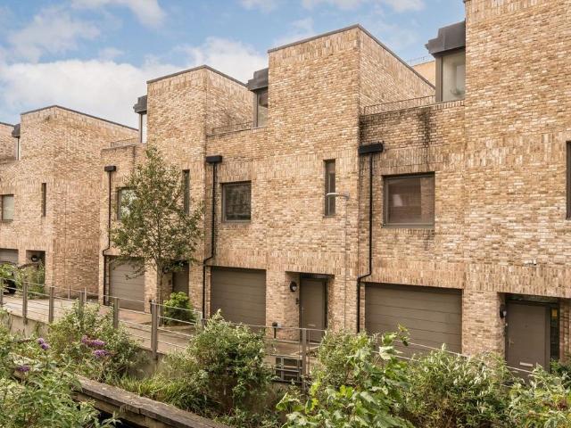 Orchid Mews, London NW10 3 bed house to rent £2,950 pcm £681 pw